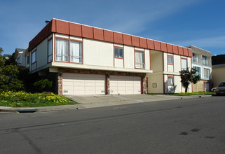 301-309 Castle St in Daly City, CA - Building Photo - Building Photo