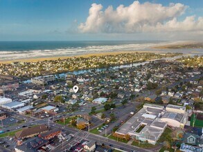 849 1st Ave in Seaside, OR - Building Photo - Building Photo
