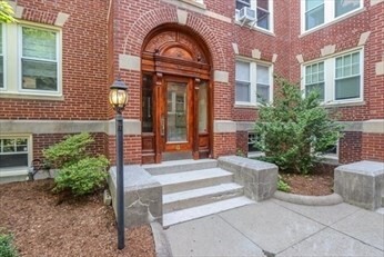 15 Short St in Brookline, MA - Building Photo