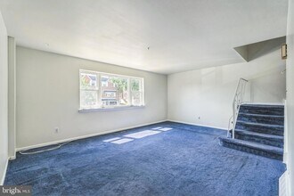 881 Ronnie Ln in Philadelphia, PA - Building Photo - Building Photo