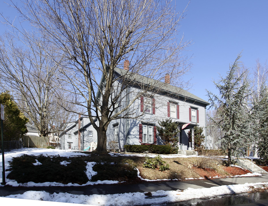 4 Pinkerton St in Derry, NH - Building Photo