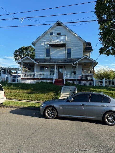 44-46-46 Hoyt St in Danbury, CT - Building Photo