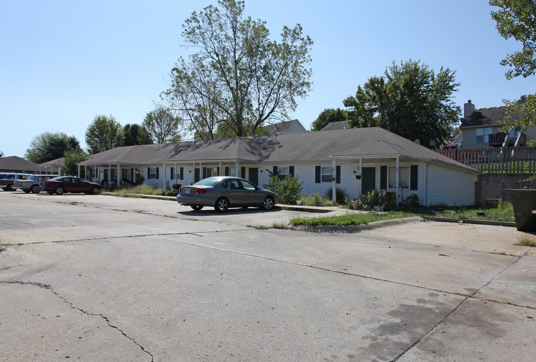 Oak Grove Apartments in Oak Grove, MO - Building Photo