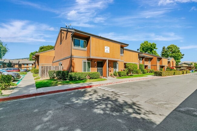 38627 Cherry Ln in Fremont, CA - Foto de edificio - Building Photo