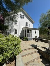 332 Belden Hill Rd in Wilton, CT - Building Photo - Building Photo