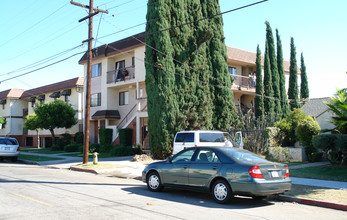 1332 Orange Grove Ave in Glendale, CA - Foto de edificio - Building Photo