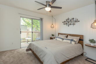 Towne Parc Apartments in Gainesville, FL - Building Photo - Interior Photo