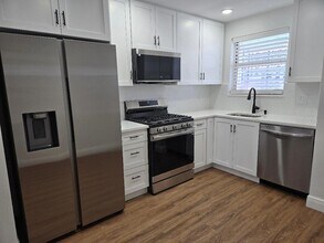 6025 Shore Blvd S, Unit 405 in Gulfport, FL - Foto de edificio - Building Photo
