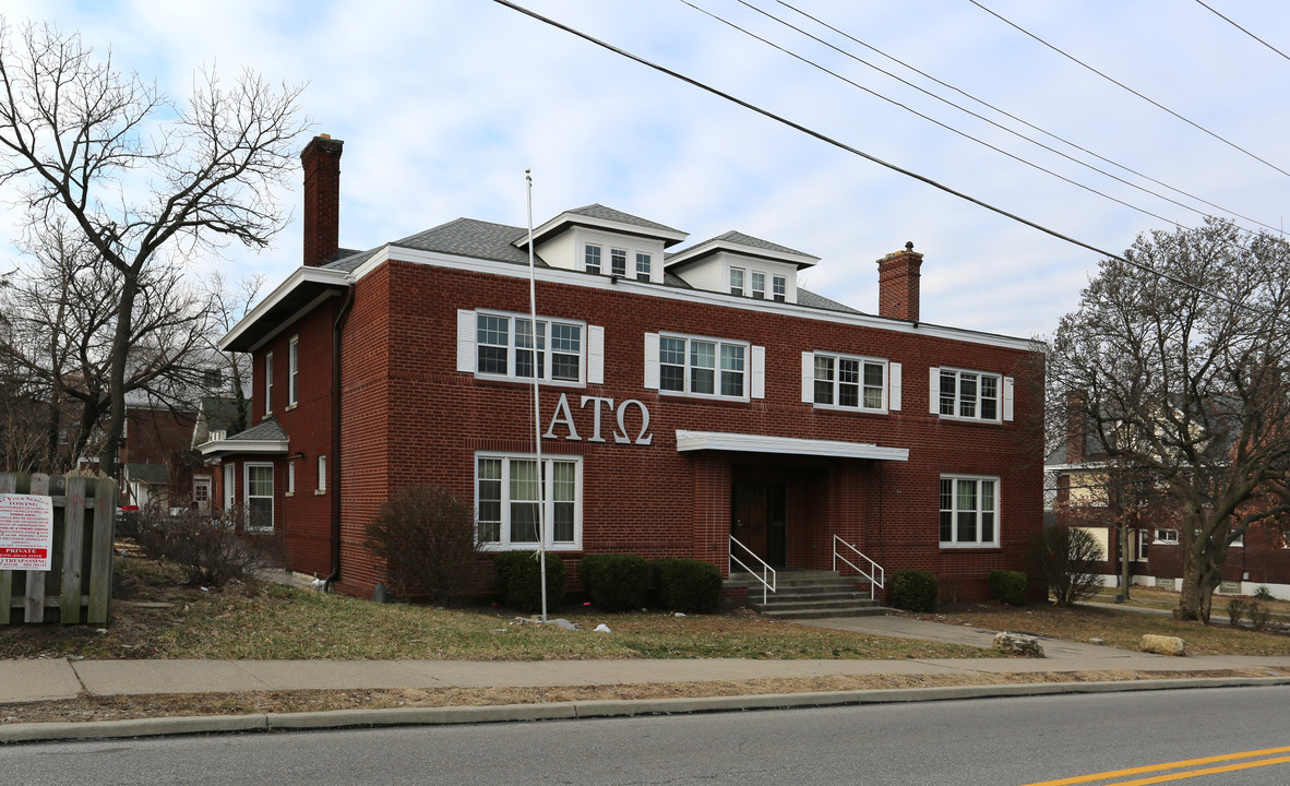 319 Probasco St in Cincinnati, OH - Foto de edificio