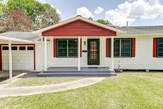 305 Yaupon St in Sweeny, TX - Building Photo - Building Photo