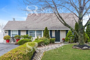 11 Return Ln in Levittown, PA - Building Photo