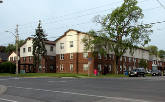 496-498 Simcoe St N Apartments