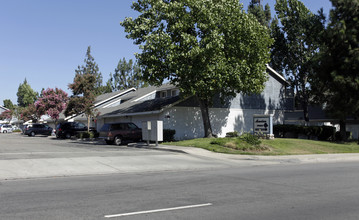 Mountain Terrace Townhomes in Ontario, CA - Building Photo - Building Photo