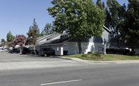 Mountain Terrace Townhomes in Ontario, CA - Foto de edificio - Building Photo