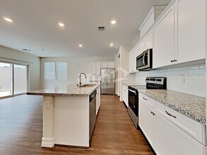 6138 W Haleh Ave in Las Vegas, NV - Foto de edificio - Building Photo