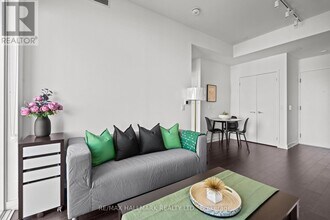 238 Simcoe St in Toronto, ON - Building Photo - Building Photo