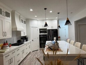 1574 W Meadow Green Dr in Riverton, UT - Building Photo - Building Photo