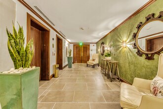 2951 S Bayshore Dr, Unit 717 in Miami, FL - Building Photo - Building Photo