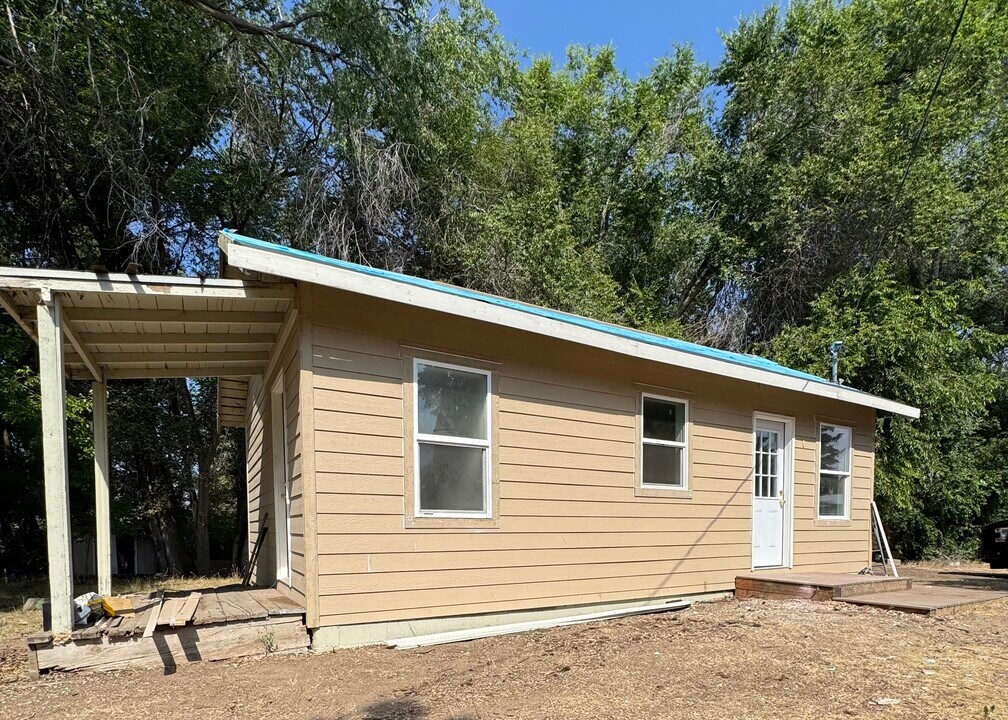 202 N Keller Ave in East Wenatchee, WA - Building Photo
