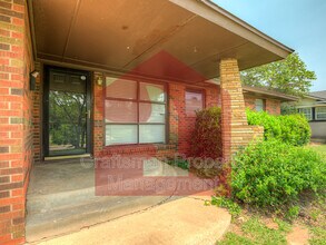 10504 Ridgeview Dr in The Village, OK - Foto de edificio - Building Photo