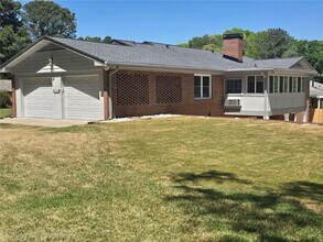 3420 Northside Dr in Hapeville, GA - Building Photo - Building Photo