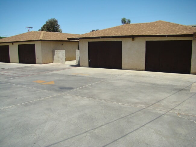 15554 Bear Valley Rd in Victorville, CA - Building Photo - Building Photo
