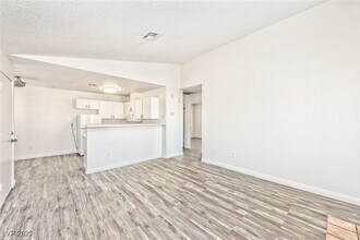 2684 Bryandouglas Dr in Las Vegas, NV - Foto de edificio - Building Photo