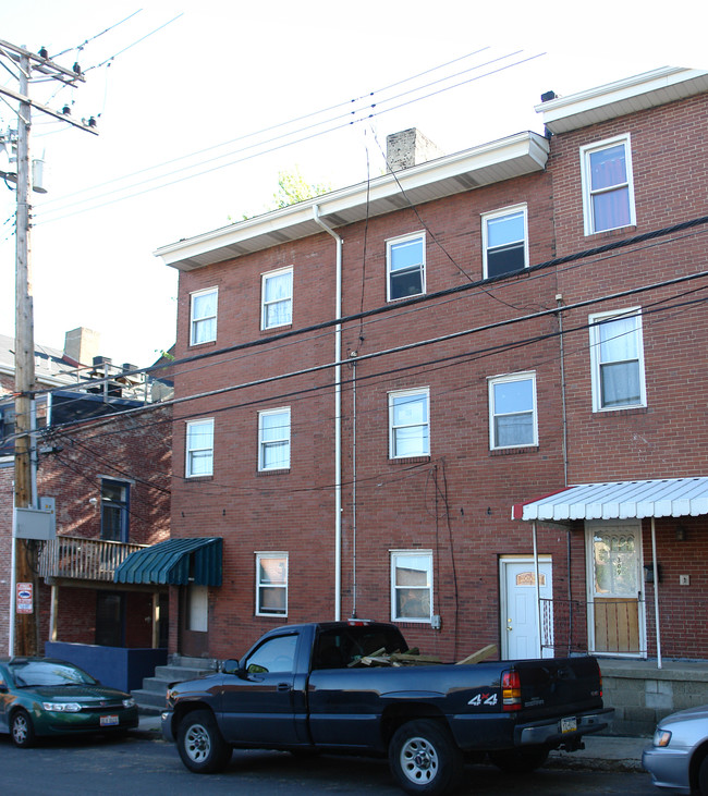 305-307 37th St in Pittsburgh, PA - Foto de edificio - Building Photo