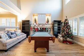 6585 Coronado Crest Ave in Las Vegas, NV - Building Photo - Building Photo