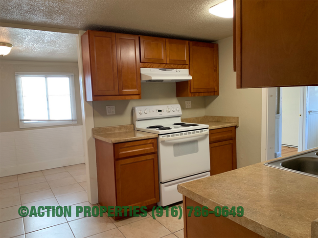 240 Grape St in Roseville, CA - Building Photo - Building Photo
