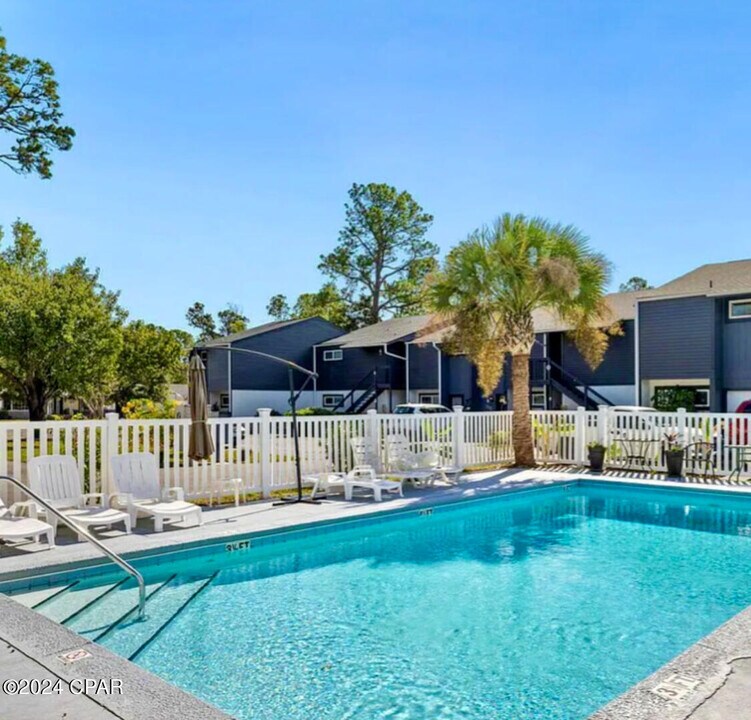 7125 N Lagoon Dr in Panama City Beach, FL - Building Photo