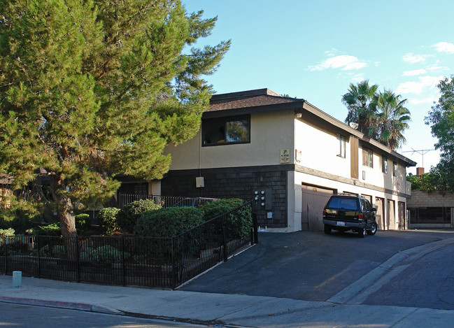 24511 Bendricon Ln in Lake Forest, CA - Foto de edificio - Building Photo