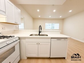 11459 Collins St in Los Angeles, CA - Building Photo - Building Photo