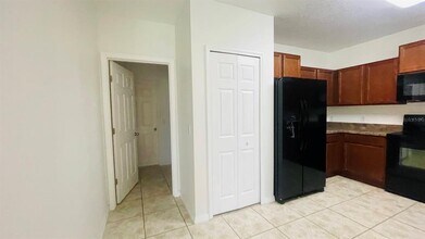4044 Marina Isle Dr in Kissimmee, FL - Building Photo - Building Photo