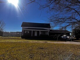 5681 S County Rd 33 in Cottonwood, AL - Building Photo