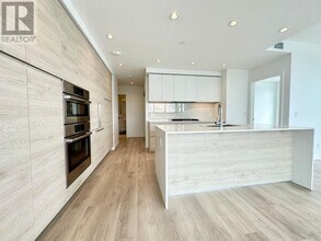 660-1660 Quayside Dr in New Westminster, BC - Building Photo - Building Photo