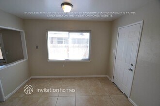 7572 South Pkwy in Sacramento, CA - Building Photo - Building Photo