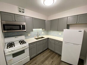 1880 Bonnie Ln in Hoffman Estates, IL - Building Photo - Building Photo