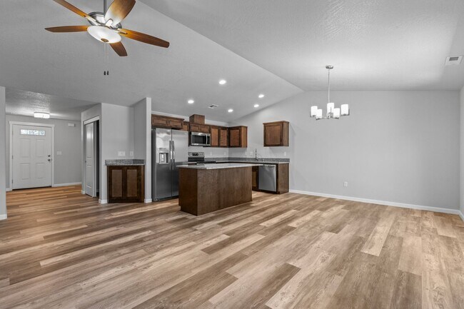 31 Erickson Ave-Unit -Unit A in Shady Cove, OR - Building Photo - Building Photo