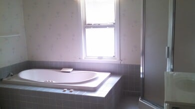 712 W 12th St S in Newton, IA - Building Photo - Building Photo