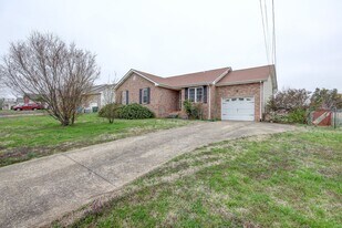211 Moncrest Dr in Clarksville, TN - Building Photo