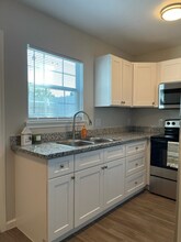 5220 Weber Rd in Corpus Christi, TX - Foto de edificio - Building Photo