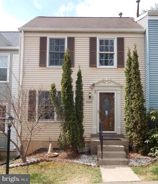 3055 Braxton Wood Ct in Fairfax, VA - Building Photo