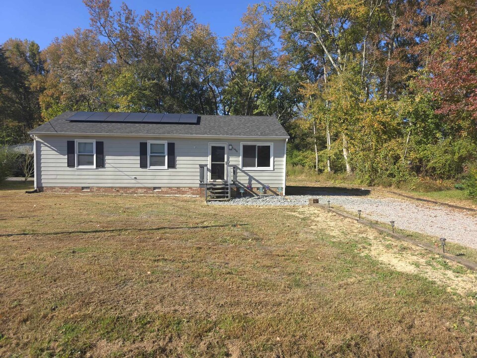 21406 Bridle Path Dr in Petersburg, VA - Building Photo