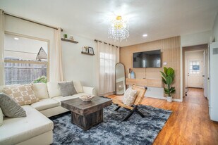 6203 Thorn St in San Diego, CA - Building Photo