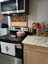 33-35 Essex Ct in Lynn, MA - Building Photo