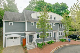 Foundry Square Condominiums in Newburyport, MA - Foto de edificio - Building Photo