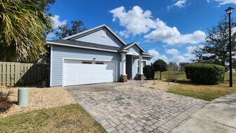 13632 NW 12th Pl in Newberry, FL - Building Photo