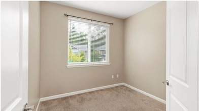 4944 Onalaska Loop SE in Port Orchard, WA - Foto de edificio - Building Photo