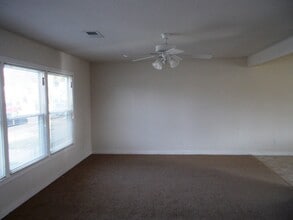 2126 E Normal Ave in Fresno, CA - Building Photo - Building Photo